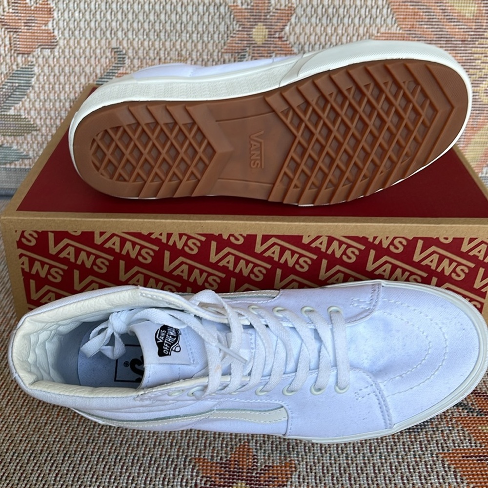 Vans WMNS Sk8-Hi Stacked (Canvas) True White
VN0A4BTWL5R Platforms Sneakers - Picture 8 of 16
